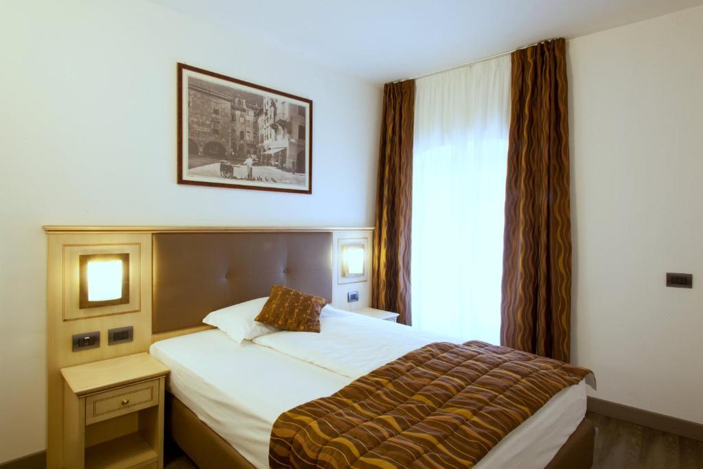 Hotel Portici - Romantik & Wellness Riva del Garda Oda fotoğraf